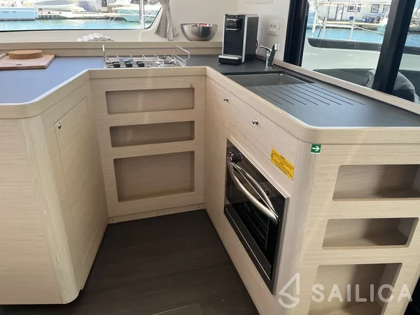 Lagoon 42 - Yacht Charter Sailica