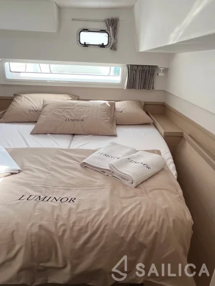 Lagoon 42 - Yacht Charter Sailica