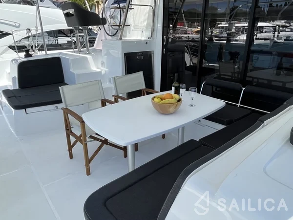 Lagoon 42 - Yacht Charter Sailica
