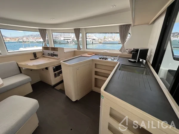 Lagoon 42 - Yacht Charter Sailica