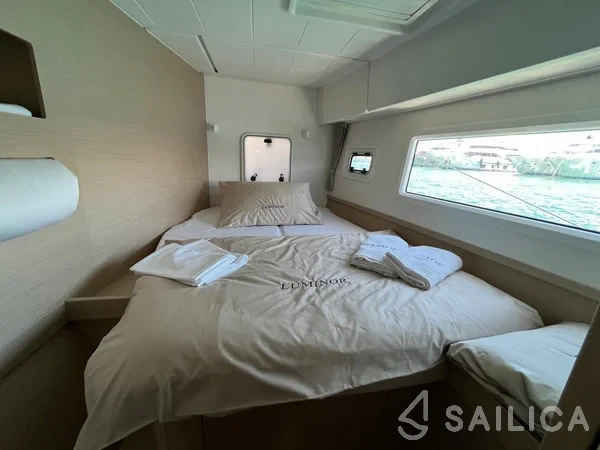 Lagoon 42 - Yacht Charter Sailica