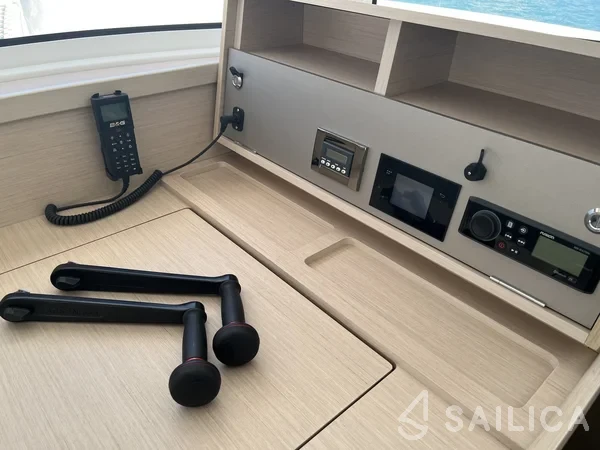 Lagoon 42 - Yacht Charter Sailica
