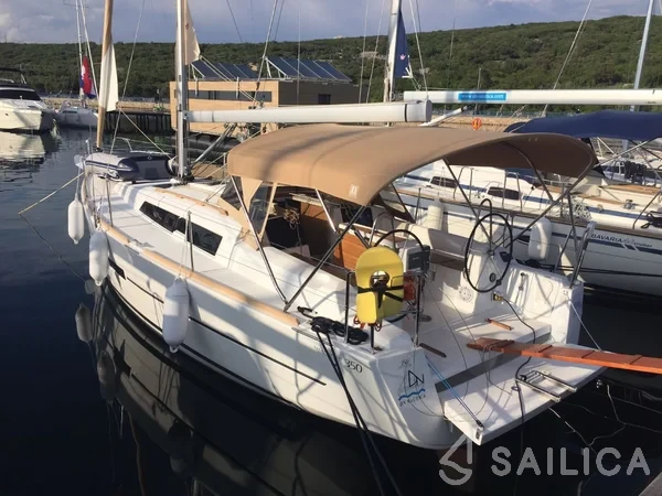 Dufour 350 GL - Yacht Charter Sailica