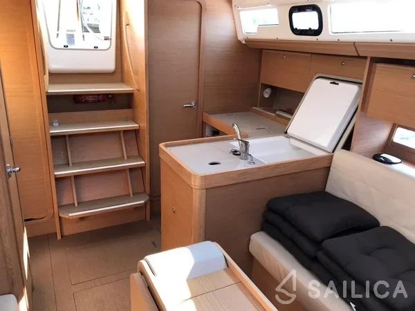 Dufour 350 GL - Yacht Charter Sailica