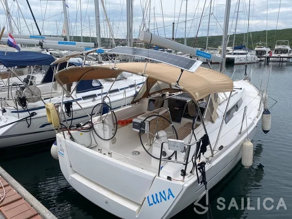 Dufour 350 GL - Yacht Charter Sailica