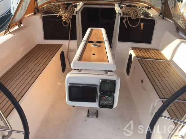 Dufour 350 GL - Yacht Charter Sailica