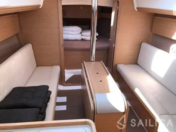 Dufour 350 GL - Yacht Charter Sailica