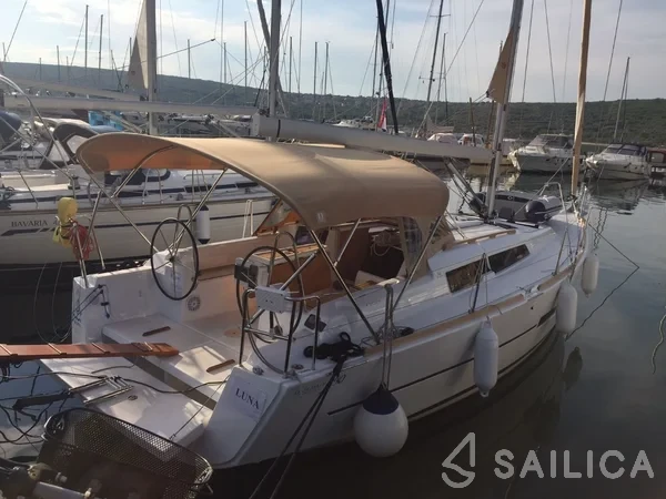 Dufour 350 GL - Yacht Charter Sailica