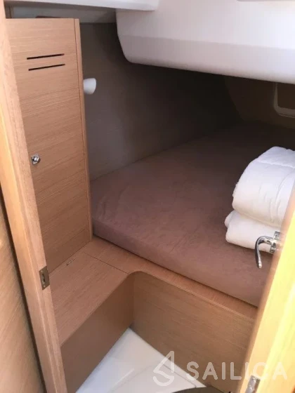 Dufour 350 GL - Yacht Charter Sailica