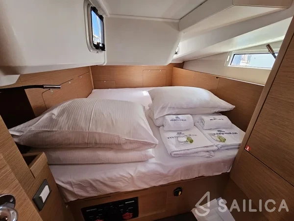 Sun Odyssey 490 - Yacht Charter Sailica