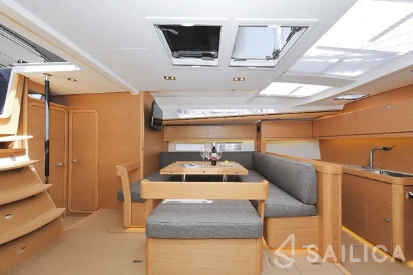Dufour 520 GL - Yacht Charter Sailica