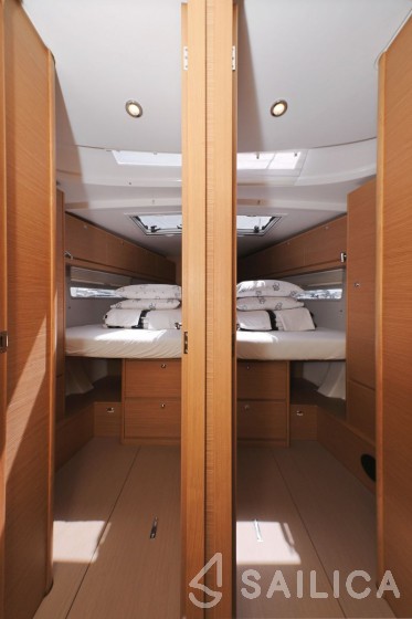Dufour 520 GL - Yacht Charter Sailica