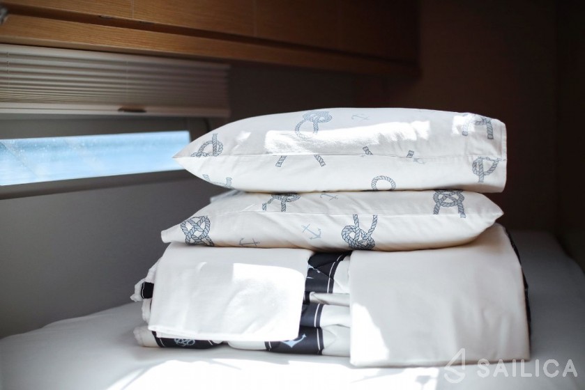 Dufour 520 GL - Yacht Charter Sailica