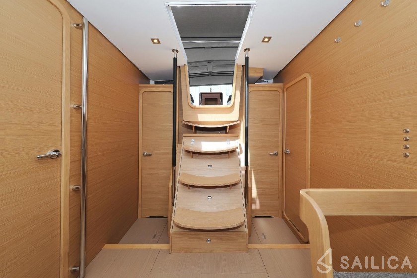 Dufour 520 GL - Yacht Charter Sailica