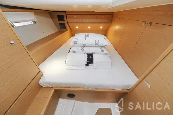 Dufour 520 GL - Yacht Charter Sailica