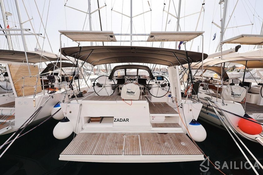 Dufour 520 GL - Yacht Charter Sailica