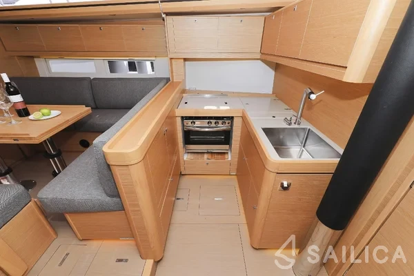 Dufour 520 GL - Yacht Charter Sailica