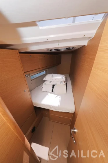 Dufour 520 GL - Yacht Charter Sailica