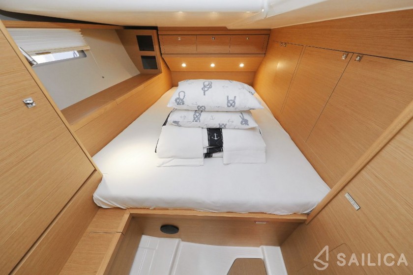 Dufour 520 GL - Yacht Charter Sailica