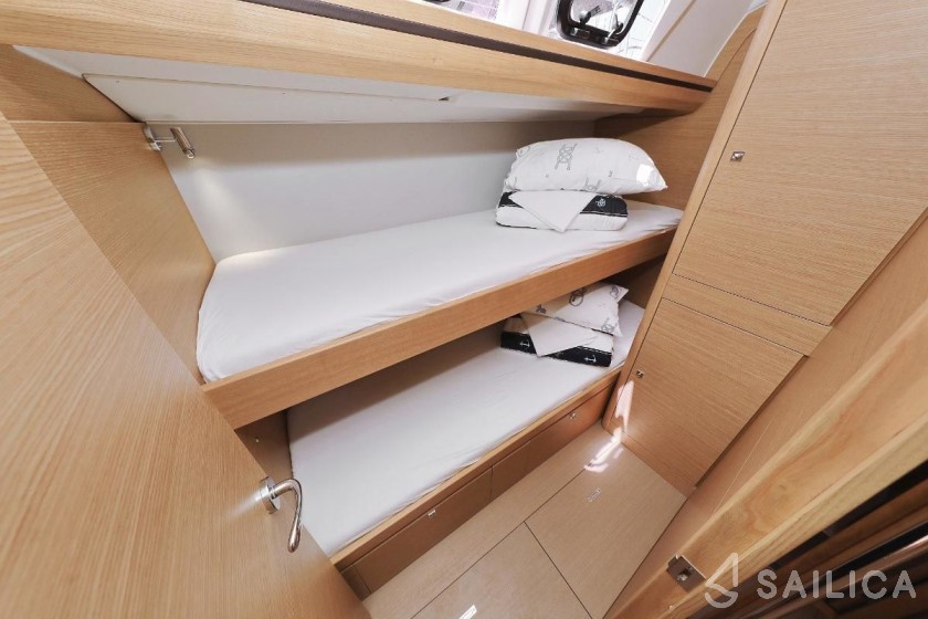 Dufour 520 GL - Yacht Charter Sailica