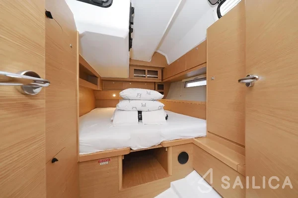 Dufour 520 GL - Yacht Charter Sailica
