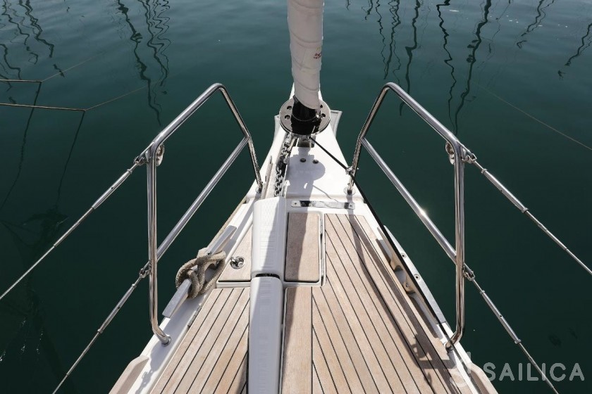 Dufour 520 GL - Yacht Charter Sailica