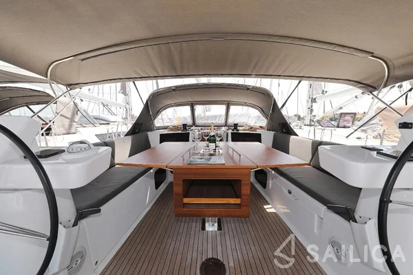 Dufour 520 GL - Yacht Charter Sailica