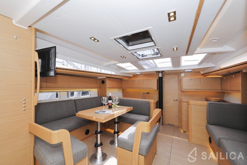 Dufour 520 GL - Yacht Charter Sailica