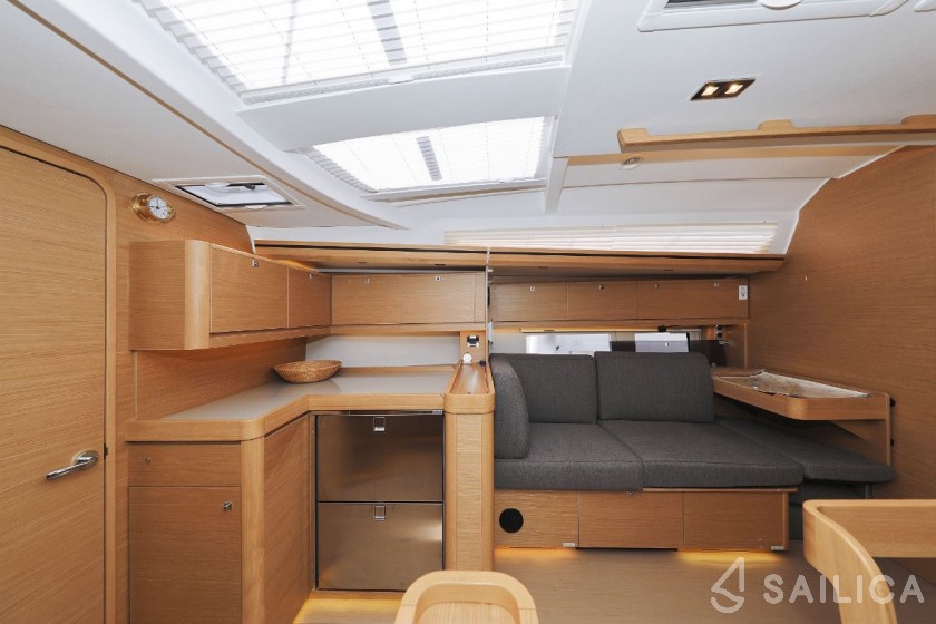 Dufour 520 GL - Yacht Charter Sailica