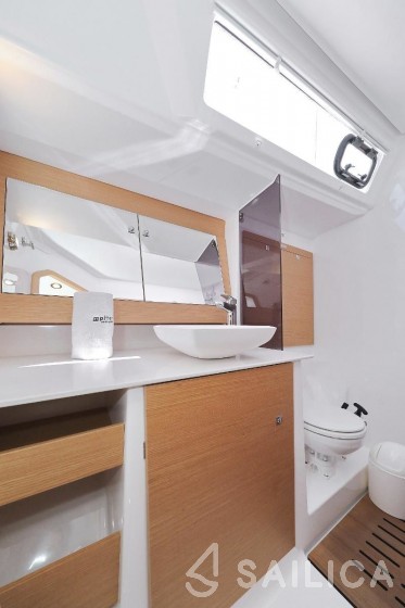 Dufour 520 GL - Yacht Charter Sailica