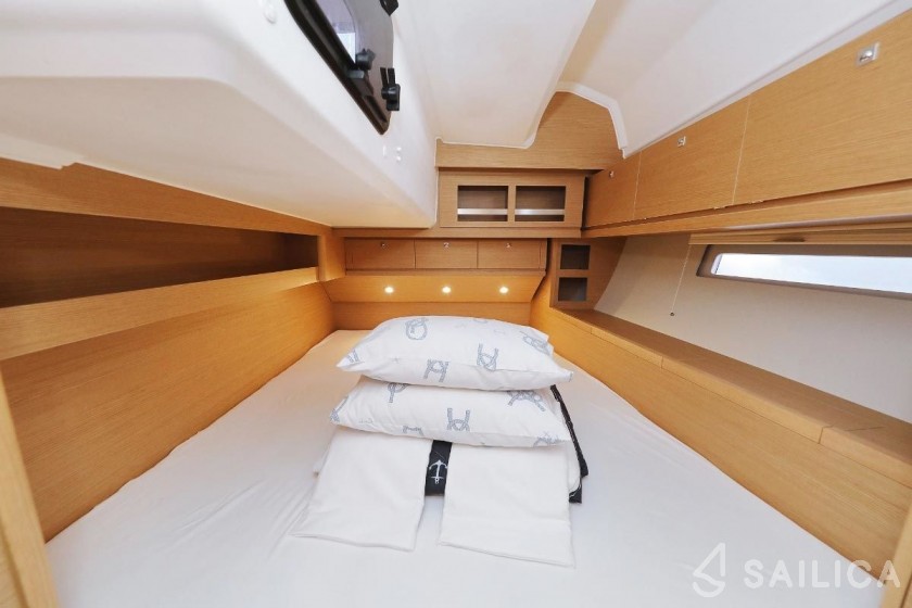 Dufour 520 GL - Yacht Charter Sailica