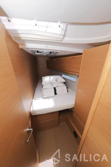 Dufour 520 GL - Yacht Charter Sailica