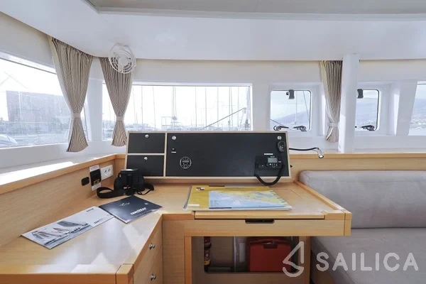 Lagoon 450  Flybridge - Yacht Charter Sailica