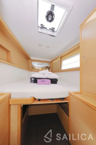 Lagoon 450  Flybridge - Yacht Charter Sailica