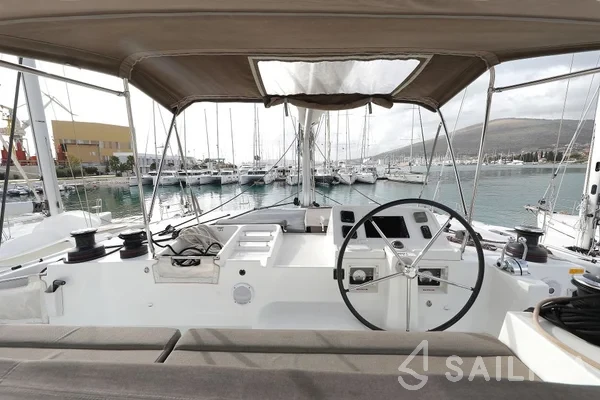 Lagoon 450  Flybridge - Yacht Charter Sailica