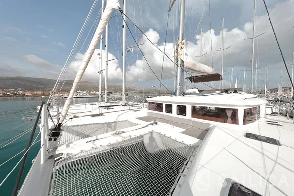 Lagoon 450  Flybridge - Yacht Charter Sailica