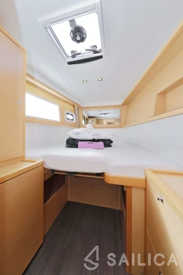 Lagoon 450  Flybridge - Yacht Charter Sailica
