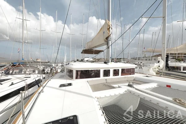 Lagoon 450  Flybridge - Yacht Charter Sailica