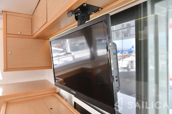 Lagoon 450  Flybridge - Yacht Charter Sailica