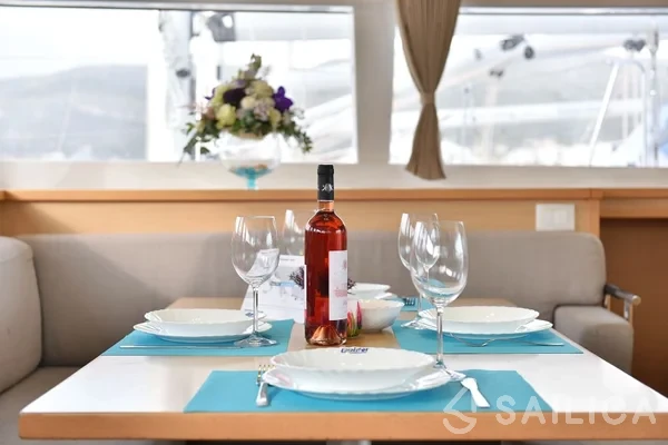 Lagoon 450  Flybridge - Yacht Charter Sailica