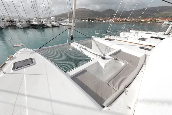 Lagoon 450  Flybridge - Yacht Charter Sailica