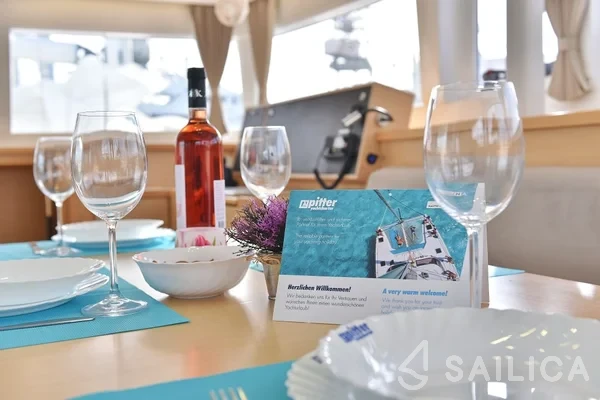 Lagoon 450  Flybridge - Yacht Charter Sailica