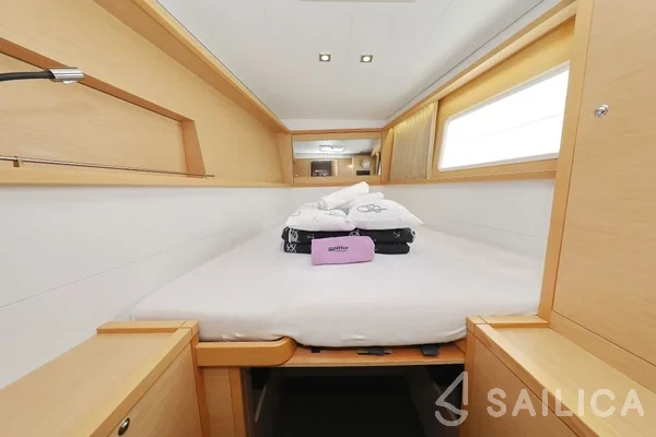 Lagoon 450  Flybridge - Yacht Charter Sailica