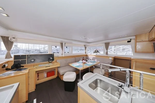 Lagoon 450  Flybridge - Yacht Charter Sailica