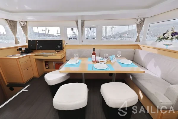 Lagoon 450  Flybridge - Yacht Charter Sailica