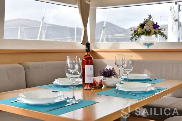 Lagoon 450  Flybridge - Yacht Charter Sailica