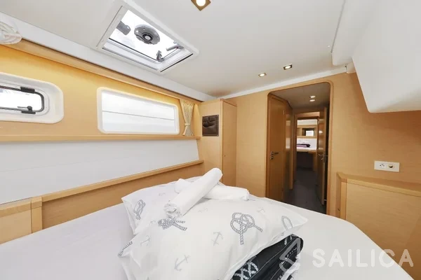 Lagoon 450  Flybridge - Yacht Charter Sailica