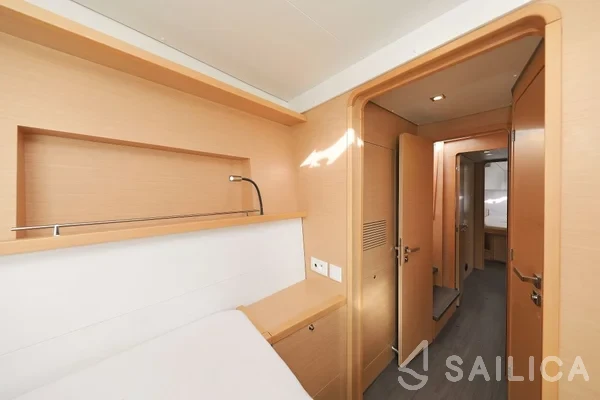Lagoon 450  Flybridge - Yacht Charter Sailica