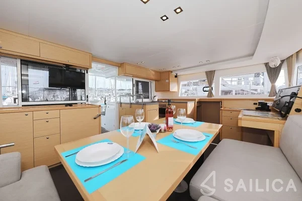 Lagoon 450  Flybridge - Yacht Charter Sailica