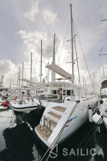 Lagoon 450  Flybridge - Yacht Charter Sailica